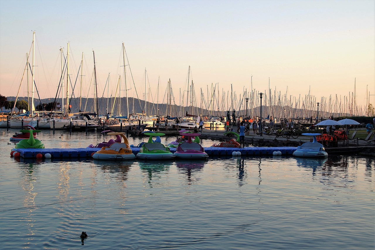 Yachthafen am Balaton in der Abendstimmung