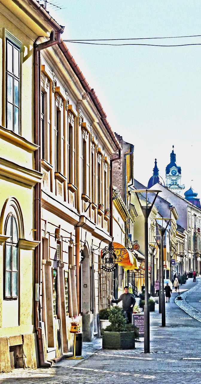 Historische Fassaden in der Altstadt von Pécs