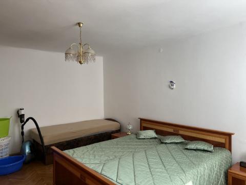 Zweifamilienhaus Kemeneskapolna – Schlafzimmer Einheit 1