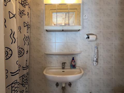 Zweifamilienhaus Kemeneskapolna – Bad Einheit 2