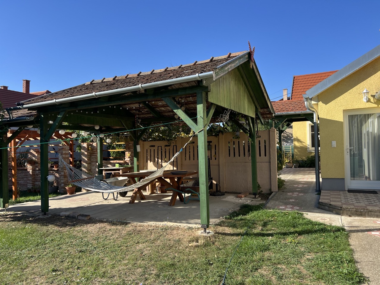 Landhaus in Und – Sommerpavillon